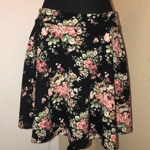 Discreet mini floral skirt L